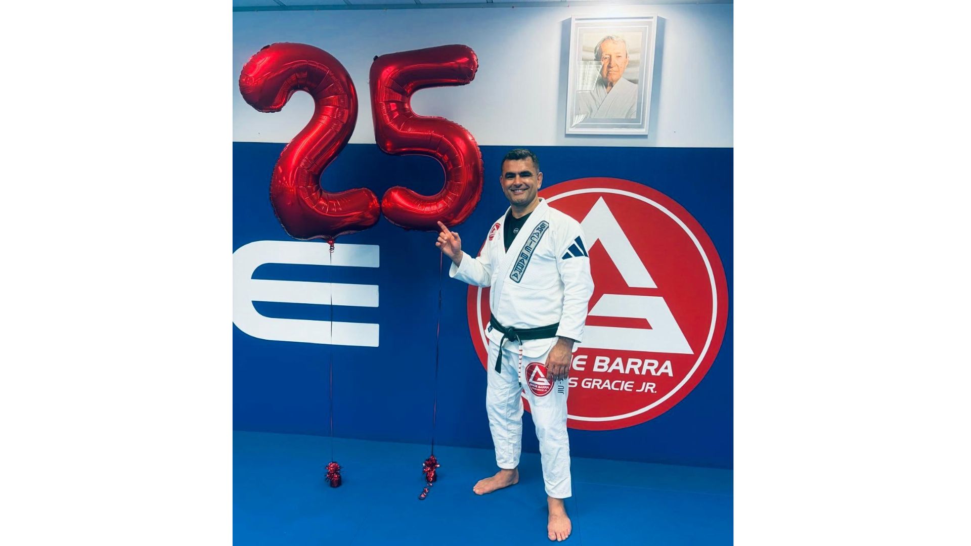Professor Marcelo celebrating 25 years in Australia with the Gracie Barra Oceania community