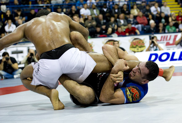 Braulio's guard impressed everyone in Nottingham, during the 2011 ADCC. (Photo by Luca Atalla)