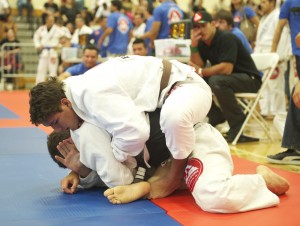 Lucas Rocha goes for the choke 