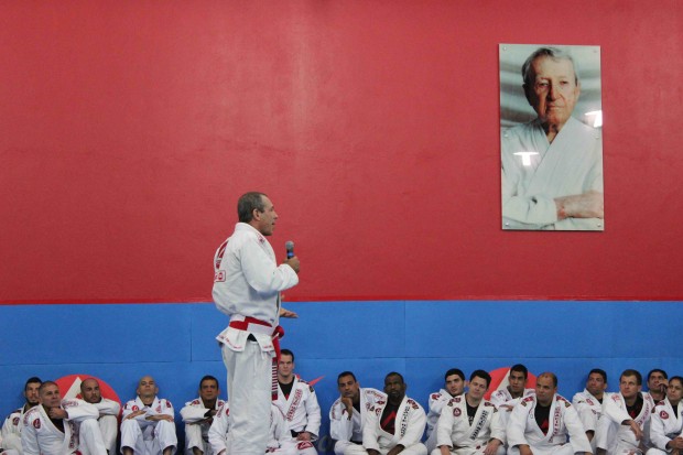 In the picture, "Carlinhos", Grand Master Carlos Gracie Sr.'s son, talks about the new degree awarding and how the graduation would work back in the BJJ early times.